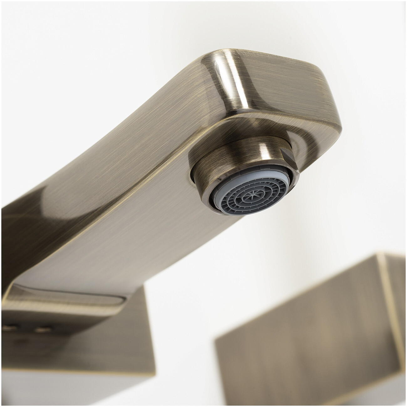 Душевой комплект с лейкой и коротким изливом светлая бронза Wasserkraft Exter 1601 - изображение 9