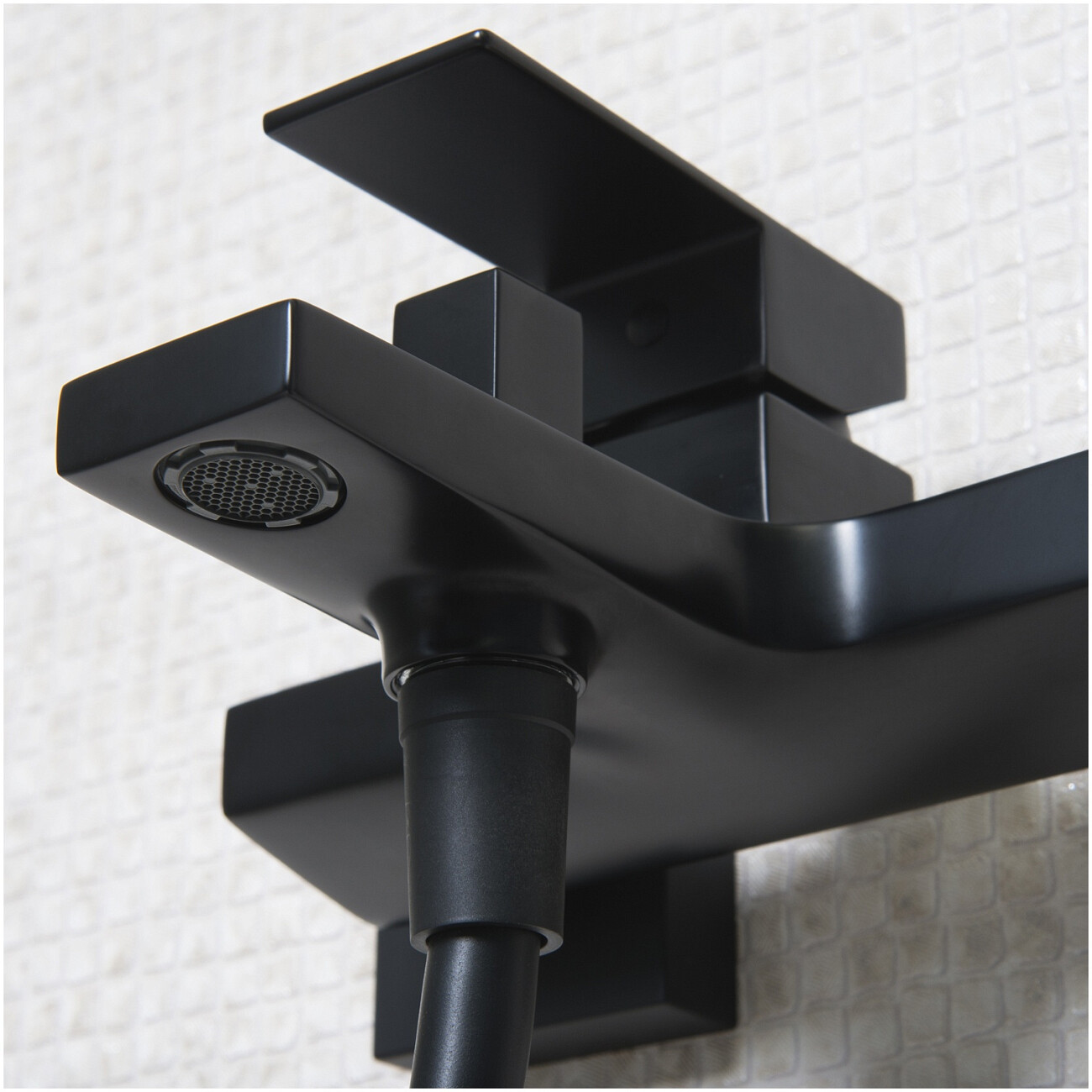 Душевой комплект с лейкой и коротким изливом черный Wasserkraft Abens 2001 - изображение 3