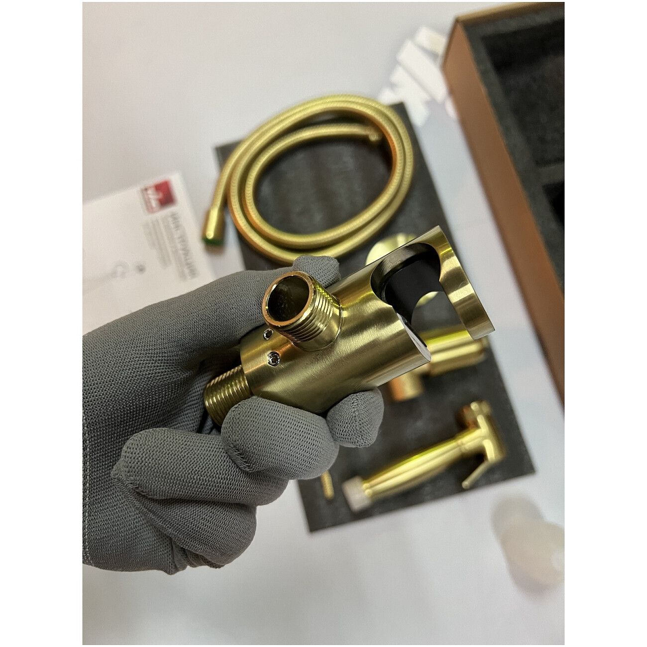 Гигиенический душ со смесителем золото матовое Timo Saona 2389-17SM - изображение 4