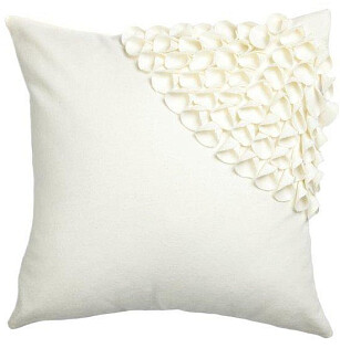 Подушка с объемным узором Alicia White 3