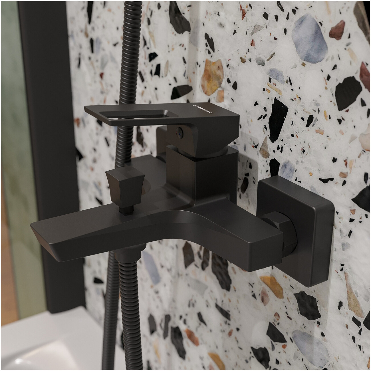 Смеситель для ванны с душем настенный черный Stworki "Хедмарк" S38100BK - изображение 5