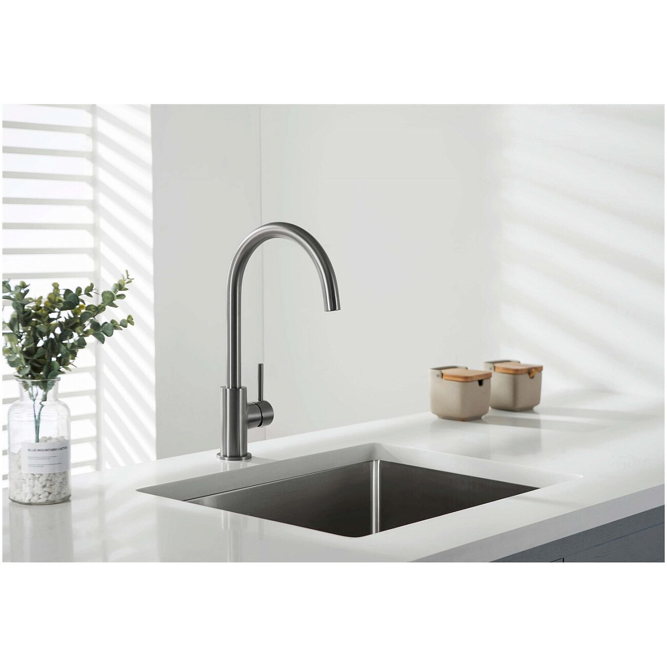 Смеситель для кухни однорычажный оружейная сталь Aquatek "Европа" AQ1382BGM - изображение 4