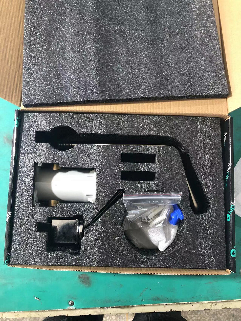 Смеситель для раковины настенный однорычажный золотой Boch Mann Tropfen-MG BM8927 - изображение 5