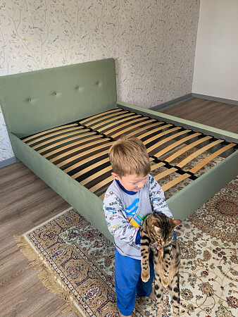 Кровать двуспальная с ортопедическим основанием и высокими ножками 160х200 светло-зеленый Сканди
