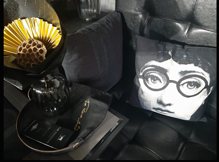Подушка с портретом Лины Пьеро Форназетти Glasses