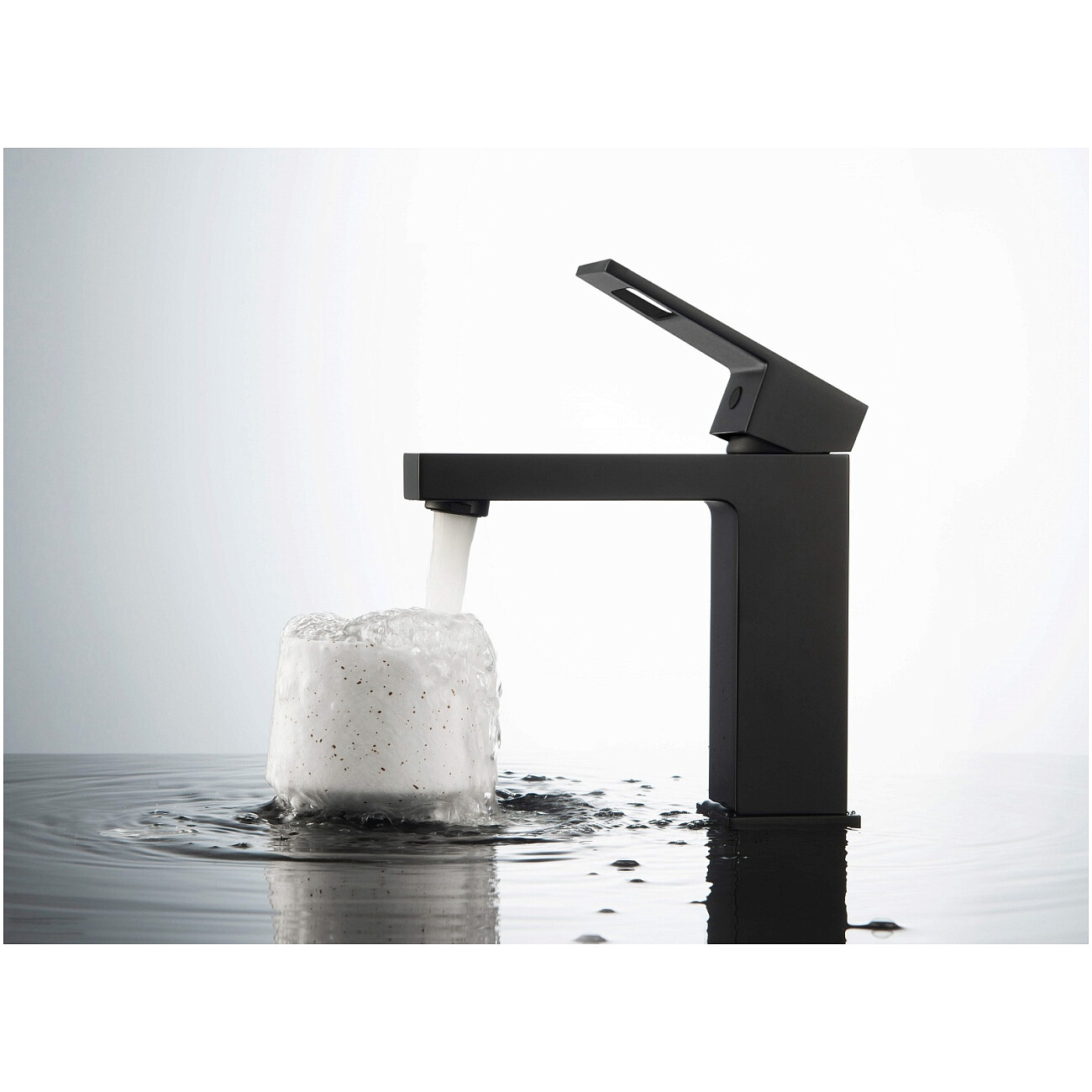 Смеситель для раковины черный Timo Briana 7161-03F - изображение 2