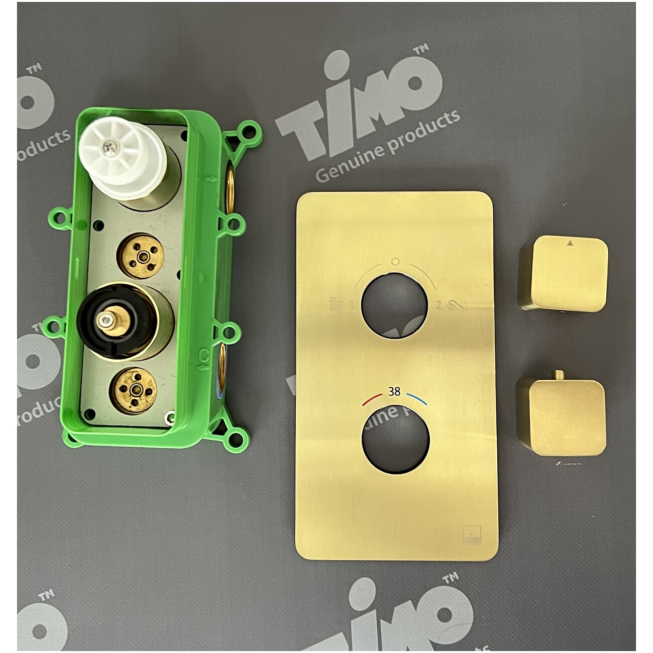 Душевой комплект встроенный с термостатом и тропическим душем золотой Timo Petruma SX-5029-17SM - изображение 3