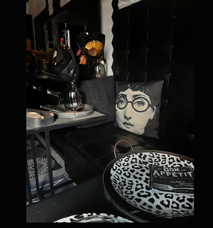 Подушка с портретом Лины Пьеро Форназетти Glasses