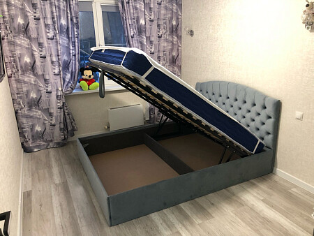 Кровать двуспальная с подъемным механизмом и ящиком для белья 160х200 серо-голубая Грация