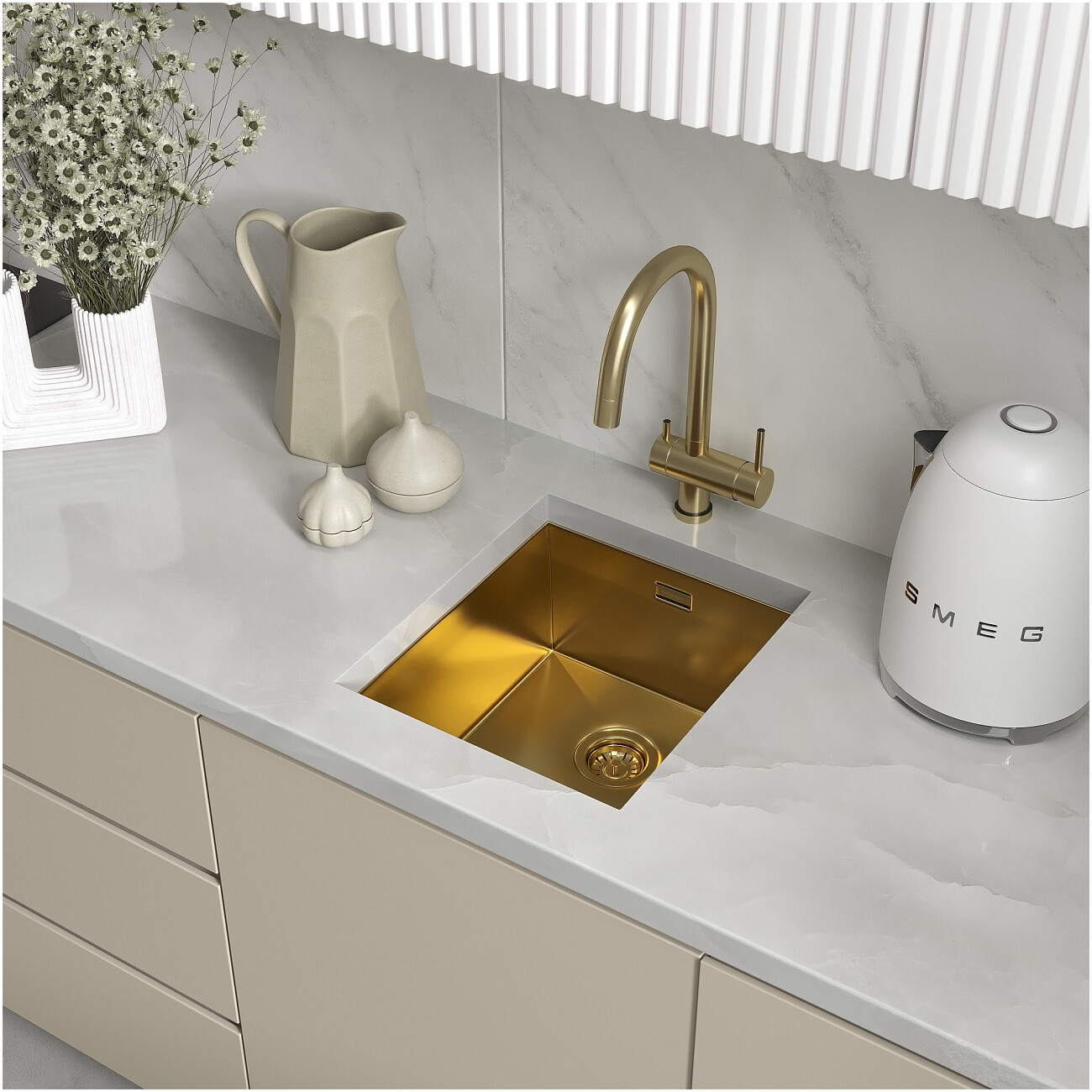 Кухонная мойка из нержавеющей стали 44х38 см брашированное золото Reflexion Como RX2038GD - изображение 8