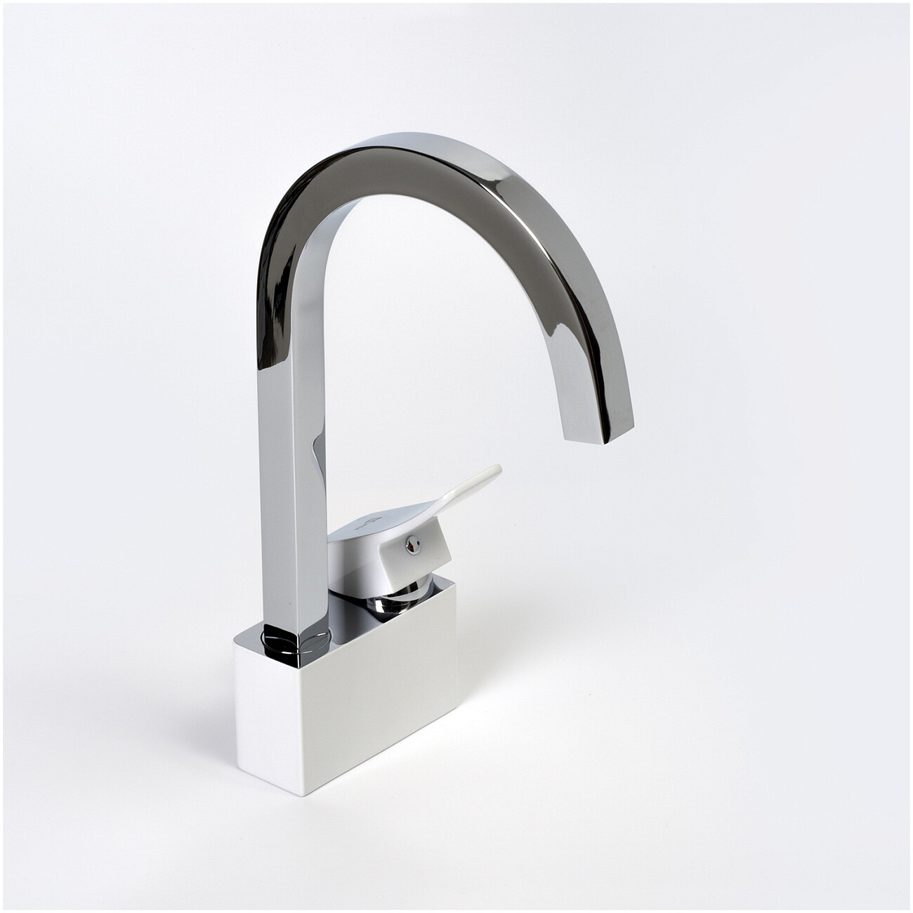 Смеситель для кухни из латуни белый Wasserkraft 1067W Артикул: 00 ...