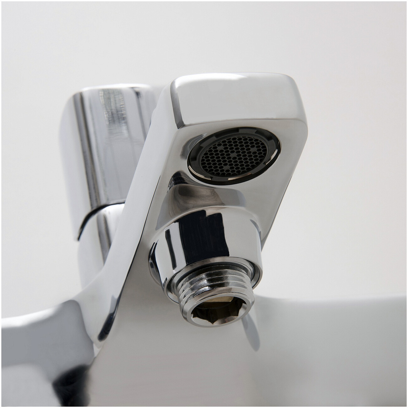 Смеситель для ванны и душа из латуни хром Wasserkraft 8601 - изображение 8