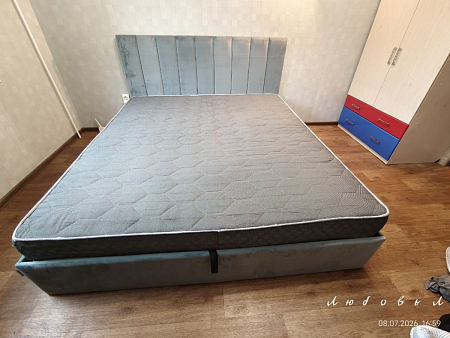 Кровать  двуспальная с подъемным механизмом и ящиком для белья 180х200 серо-голубая Вега