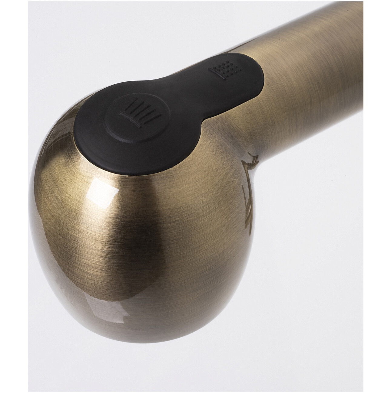 Смеситель для кухни из латуни с выдвижной лейкой светлая бронза Wasserkraft A8237 - изображение 4