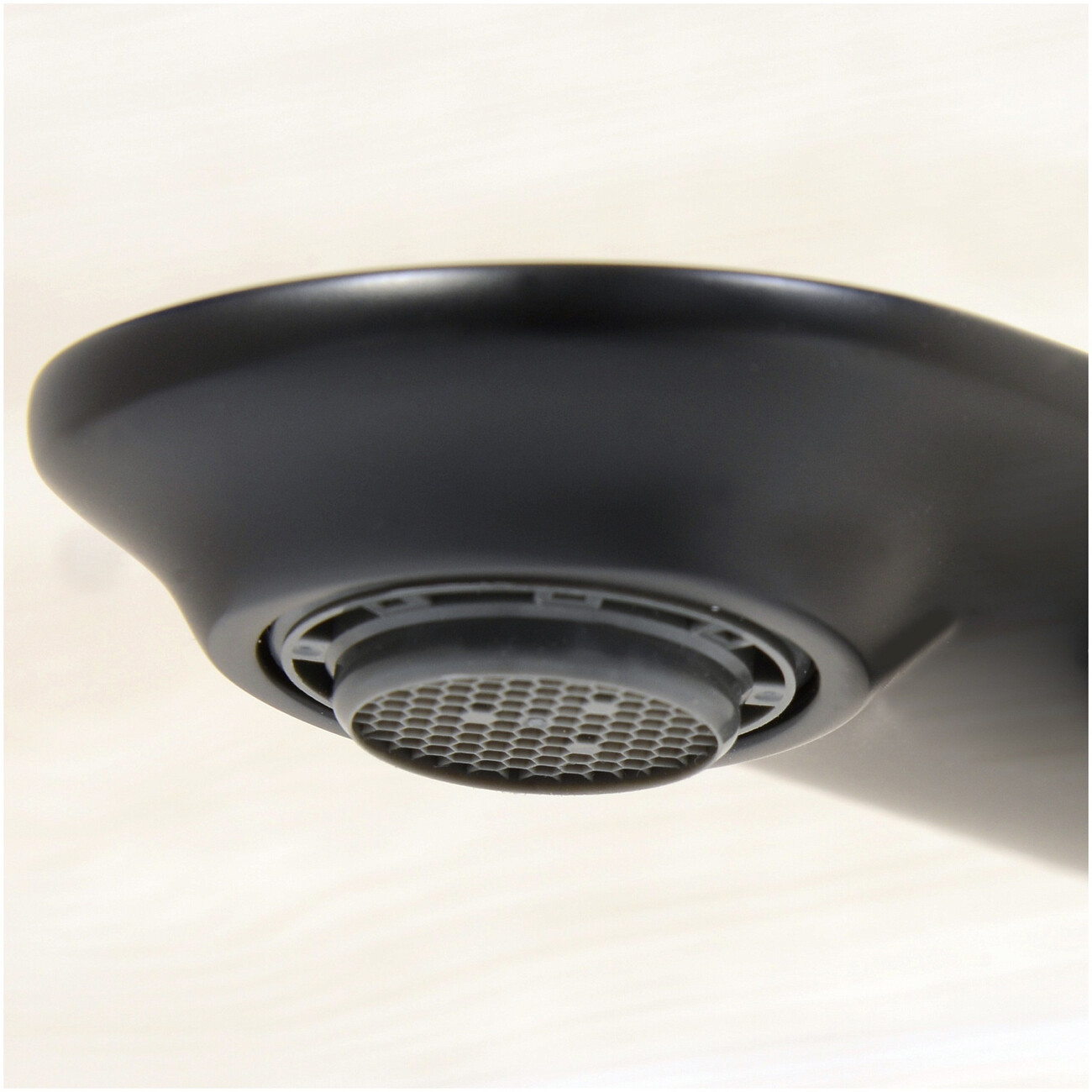 Душевой комплект с лейкой и коротким изливом черный Wasserkraft Elbe 7401 - изображение 4