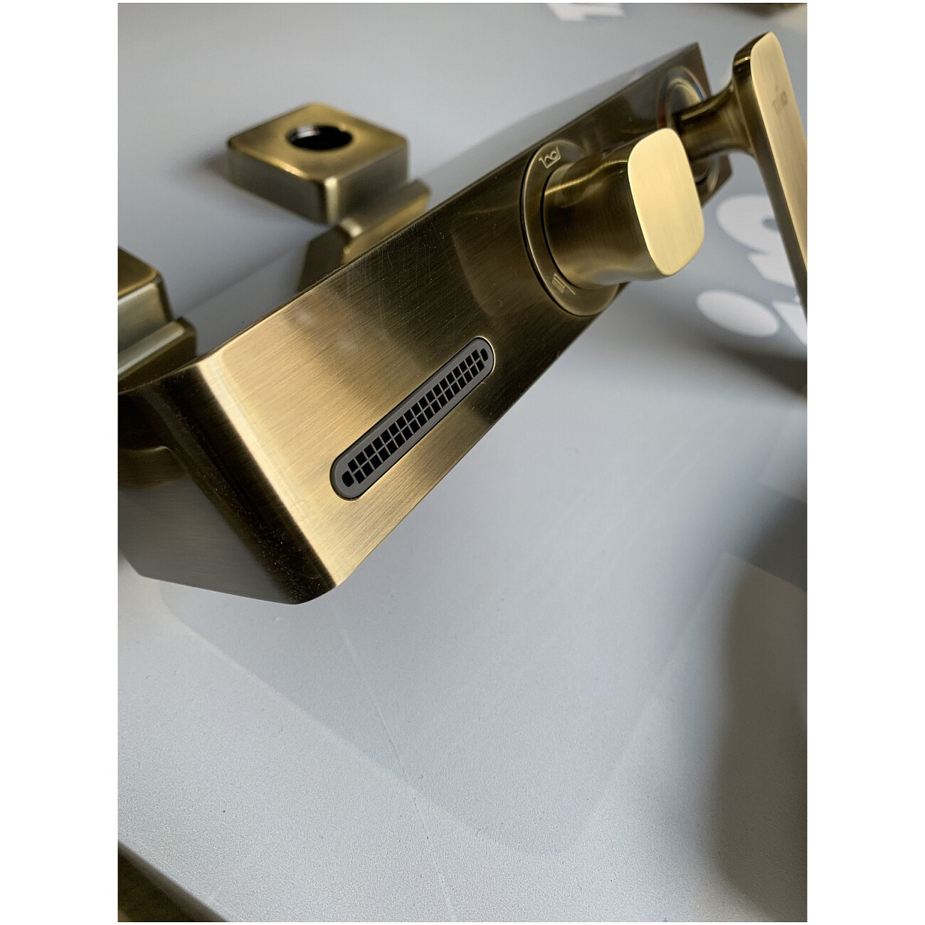 Душевая стойка с держателем и смесителем антик Timo Torne 4314-02Y - изображение 2