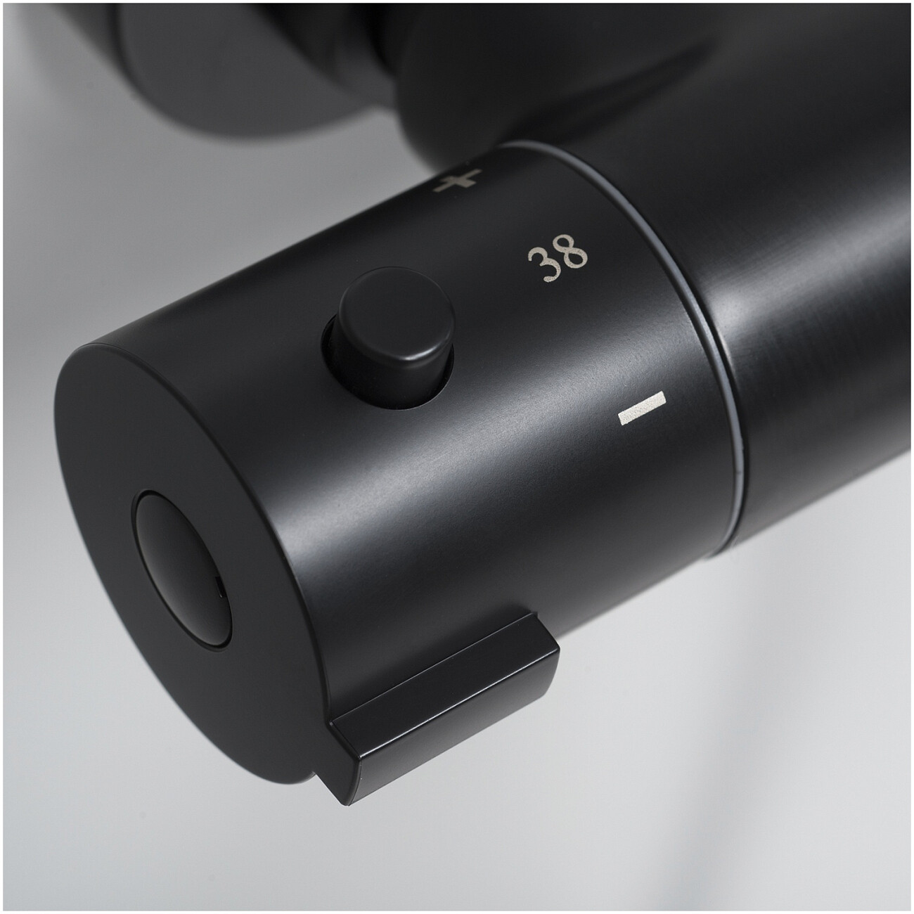 Душевой комплект с верхним душем и лейкой черный Wasserkraft A28801 Thermo - изображение 9