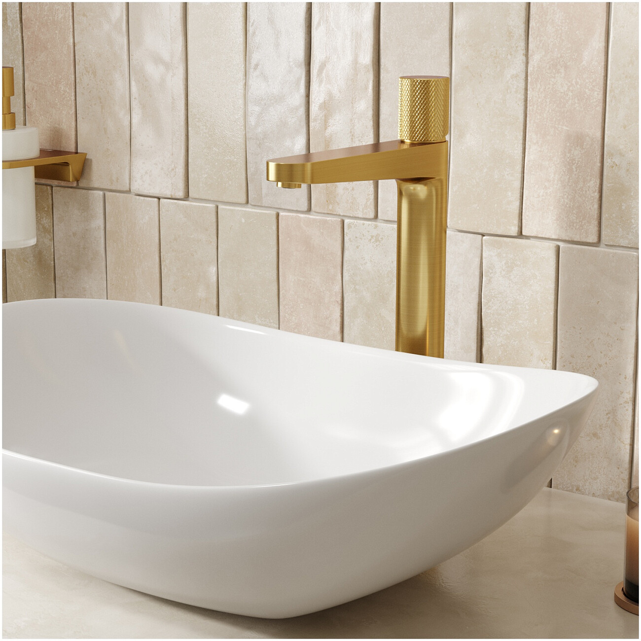 Смеситель для раковины из латуни золотой Wasserkraft 8203H - изображение 2