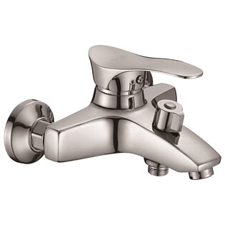 Смеситель для ванны с душевой лейкой и коротким изливом хром D-Lin D130405-8