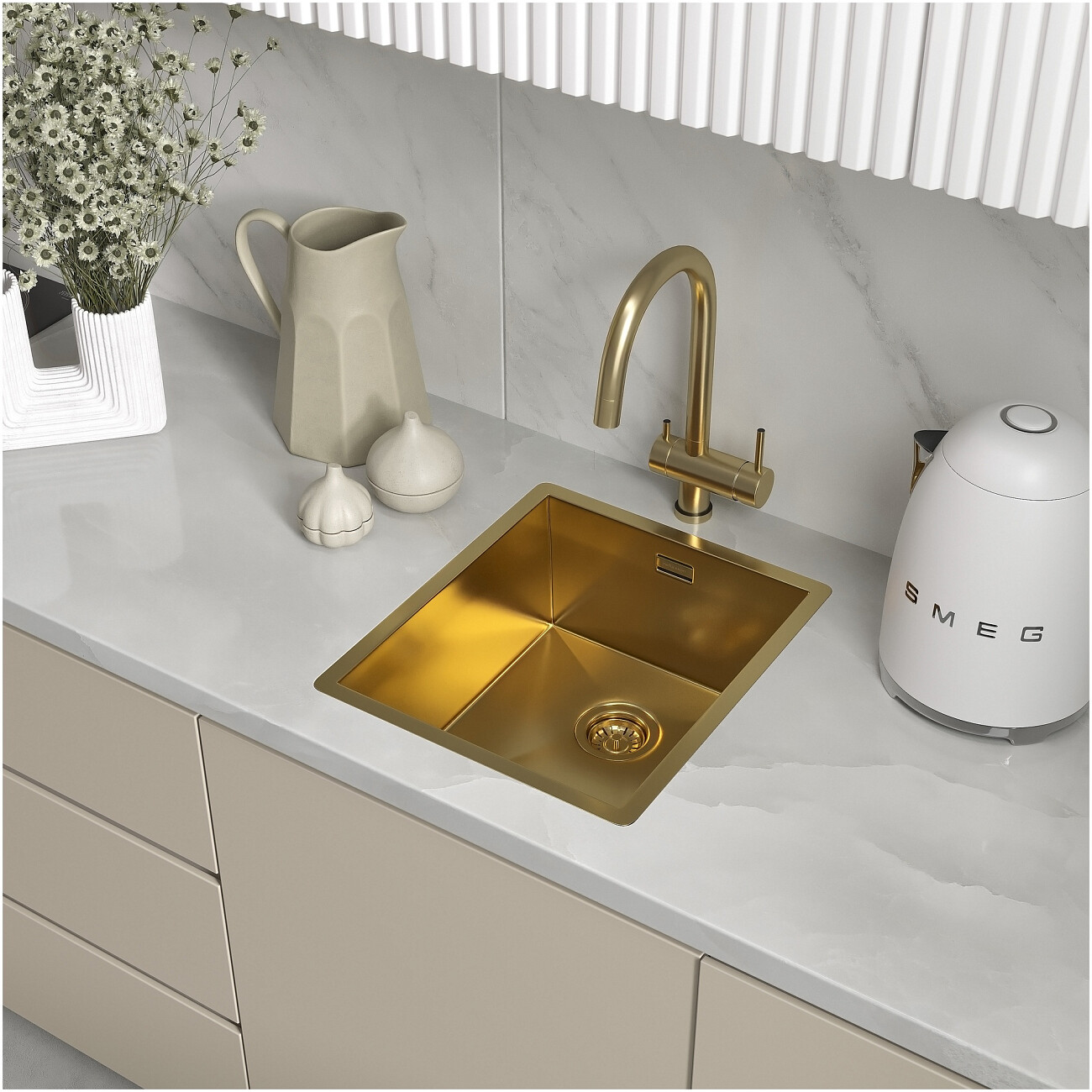 Кухонная мойка из нержавеющей стали 44х38 см брашированное золото Reflexion Como RX2038GD - изображение 7