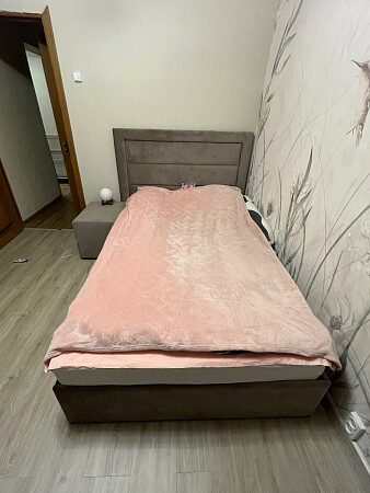 Кровать двуспальная с подъемным механизмом и ящиком для белья 160х200 кремовая Luna