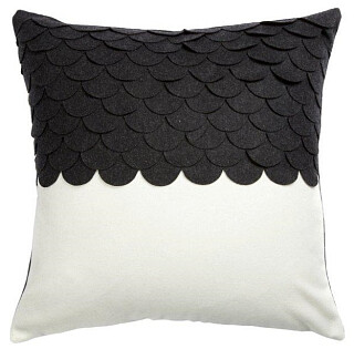 Подушка c узором Marbella Black 3
